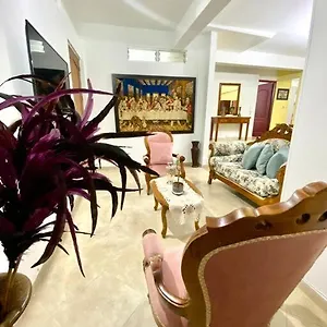 hospedaje-la-castellana.colombiamedellinhotels.com/