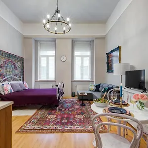 bohemian-studio-in-the-city-centre.inbudapesthotels.com/
